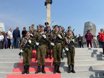 9 мая в День Великой Победы у Вечного огня на Мемориале Славы воспитанники МБУ ДО «Десантник» несли традиционную вахту Почетного караула.